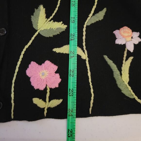 Crystal-Kobe Black Embroidered Floral‎ Granny Cottage Core Cardigan Sweater - L - Picture 6 of 6